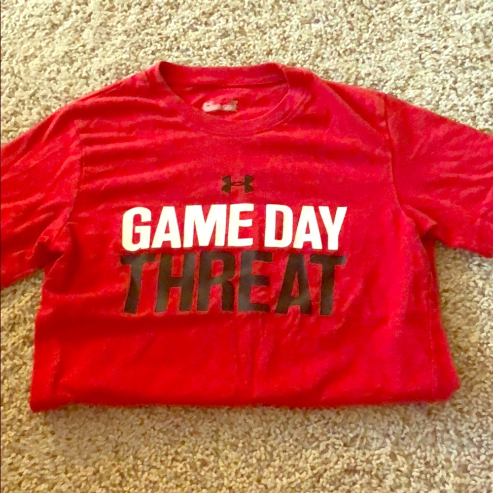 Under armor short sleeve tee “game day threat “